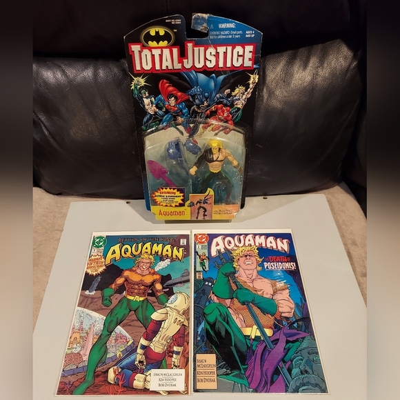 VINTAGE AQUAMAN BUNDLE 1996 AQUAMAN ACTION FIGURE NIB & AQUAMAN COMICS # 1 & 2 - Picture 4 of 15
